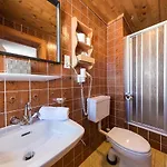 Haus Gollas בית הארחה 3*
