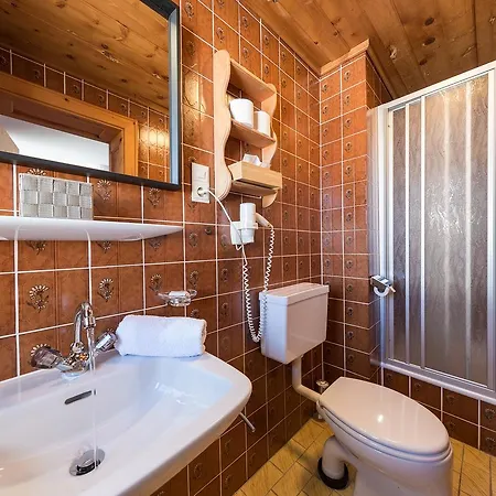 Haus Gollas 招待所 3*